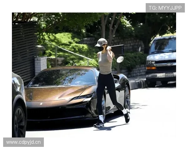 布克训练完顺手买了辆法拉利，油钱比我工资还高