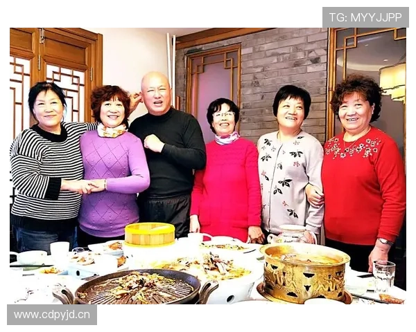 拉菲尼亚拎着菜篮子进小区，隔壁大妈的表情像看到了外星人