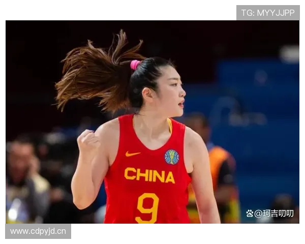 李梦训练完直接拎爱马仕去火锅店，这谁顶得住啊