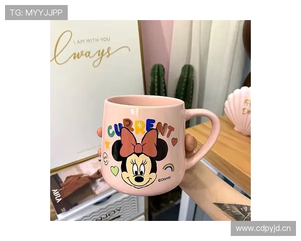 费钰婷晒早饭那盘瓷器的价钱，我默默把钱包放进了回收箱，心碎了